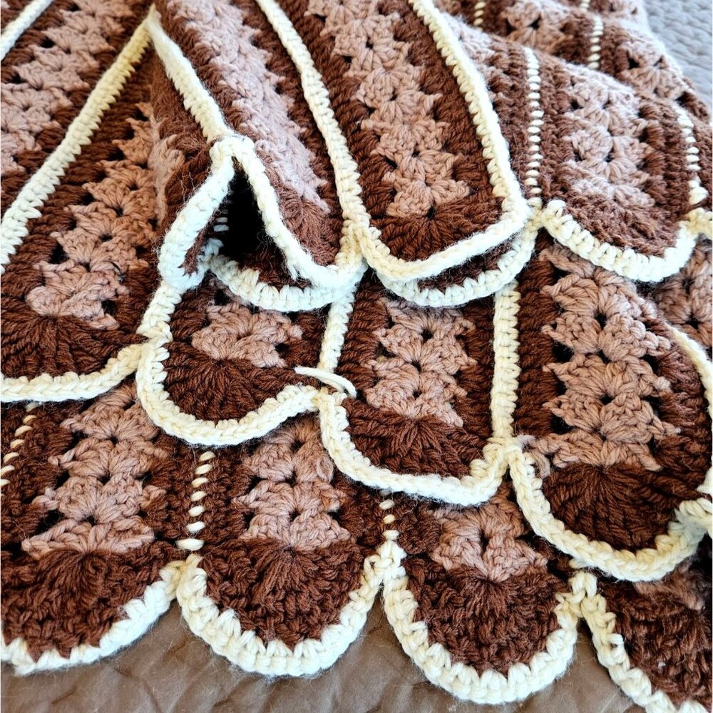 Vintage Crochet Blanket Brown Beige Ivory Scalloped Edge Handmade 62 x 48" Twin - Picture 9 of 12